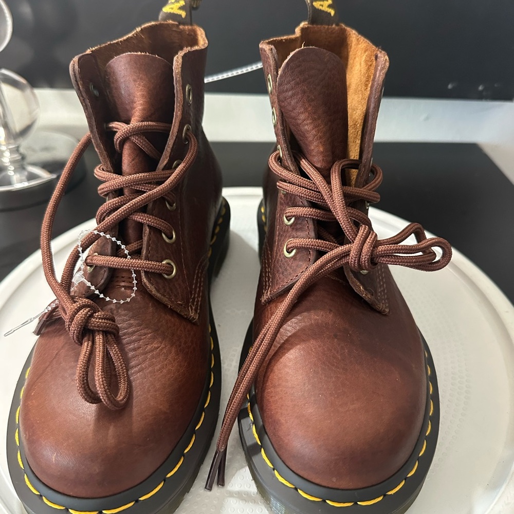 ๐Dr. Martens 101 Unbound Leather Ankle Boots - Picture 4 of 13